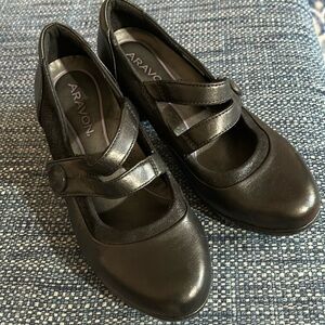 Aravon Lexee Mary Jane Pumps size 6 Black